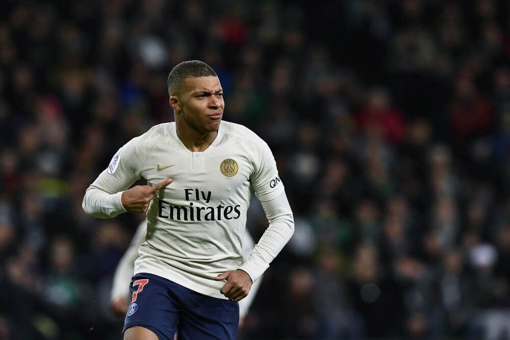 进攻效率不错！马尔卡宁半场8中5拿到13分 三分手感火热4中3